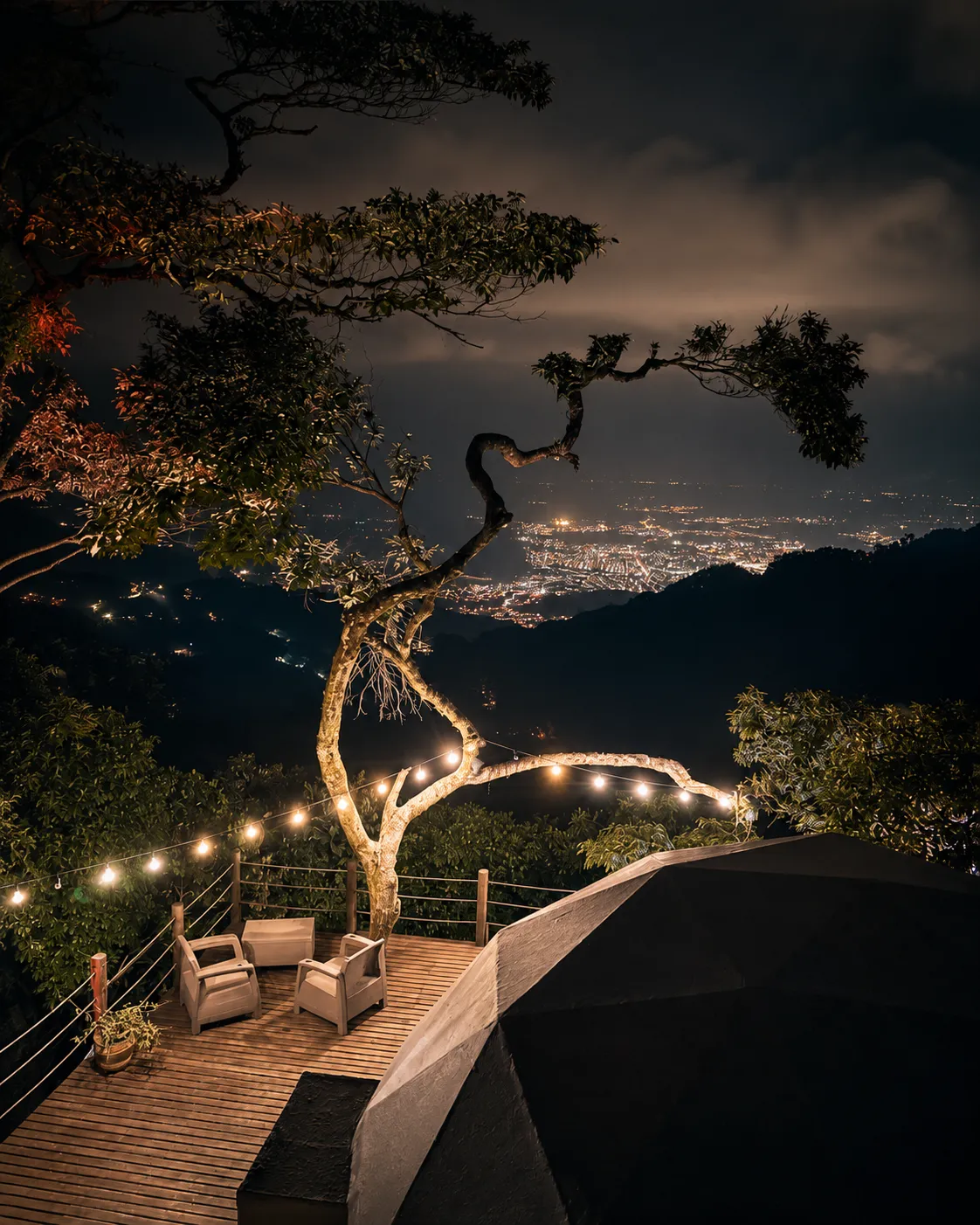 Panorámica nocturna de Villavicencio encendido desde la montaña